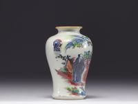 Chinese porcelain vase decorated with 