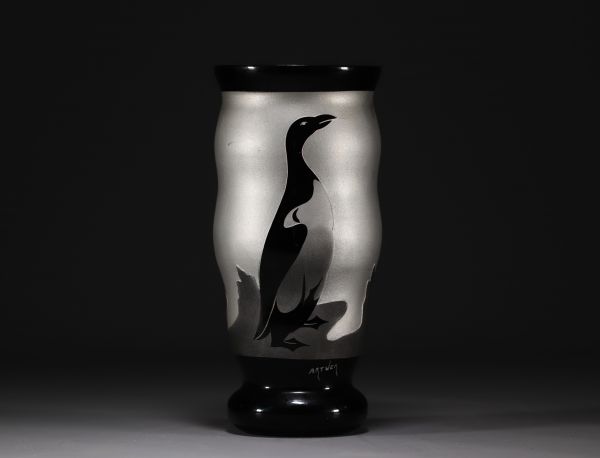 ArtVer - Glasfabriek à Boom, vase dégagé à l'acide à décor de pingouins, d'époque Art Déco.