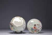 Chine - Rare terrine couverte en porcelaine Qianjiang Cai à décor d'oiseaux, signature de l'artiste.