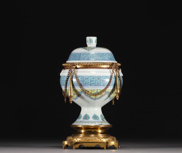 China - Ducai porcelain 