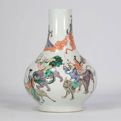 Green family vase decorated with the 8 immortals from the 19th century