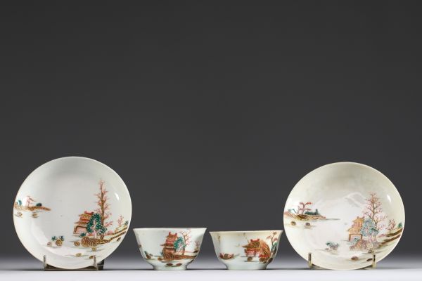 Chine - Ensemble de deux bols et assiettes en porcelaine polychrome à décor de paysage, XVIIIème.