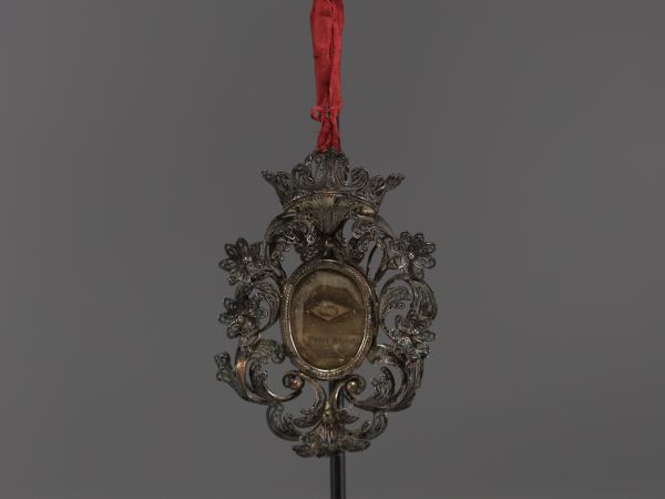 Reliquary in silver filigree, 18th century.