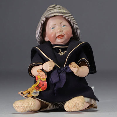 KAMMER and REINHARDT - Baby character sticking out his tongue, bisque head n°28, circa 1900.