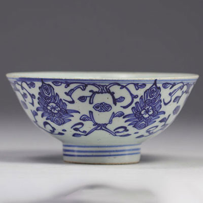 China, white and blue porcelain bowl, 18th century for the Thai market. Blue mark under the piece.