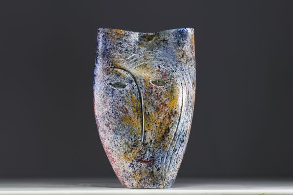 Bernard BUFFAT (XX-XXI) Vase en céramique vernissée au motif d'un visage.