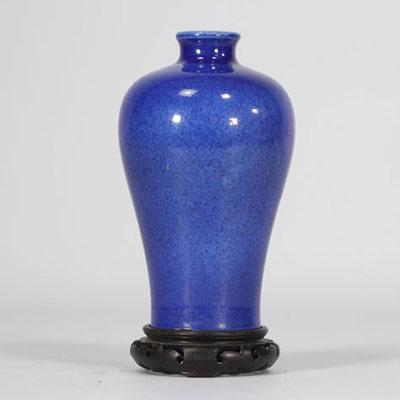 Mei Ping vase in powder blue with wooden base from 18th century