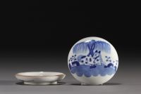 Chine - Ensemble de trois boites à encre en porcelaine à décors divers.