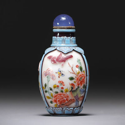 Chine - Tabatière en verre multicouche décor peint et émaillé - Qianlong