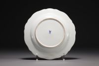 Meissen - Fine porcelain plate decorated with a figure, blue mark with crossed swords.