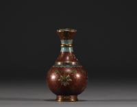 China - Small cloisonné enamel vase, signature under the piece.