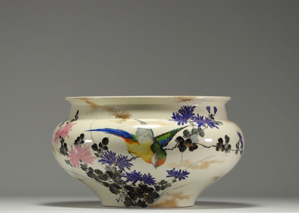Henri BARNOIN - Large Longwy earthenware pot holder decorated with birds and flowers, 19th century.