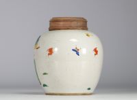 China - Polychrome porcelain covered pot with figures, Kangxi period.