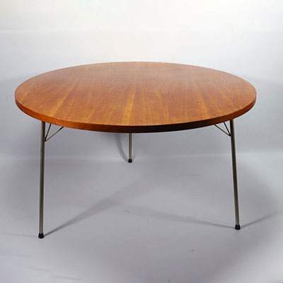 Suède - Table Arne JACOBSEN Modèle 