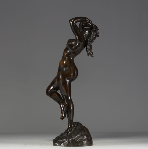 Jef LAMBEAUX (1852-1908) ‘La danseuse’ Bronze with shaded brown patina, signed on the base and foundry stamp ‘Usines Vojave à Bruxelles’.