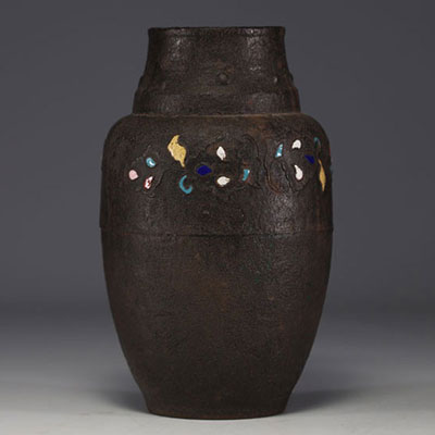 Asia - Iron and cloisonné enamel vase.