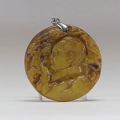 Jade pendant depicting a Chinese working portrait