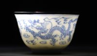 China - Pair of small Imperial bowls Ming in blue and white porcelain decorated with dragons, mark and period Cheng Hua (CHENGHUA 1465-1487).