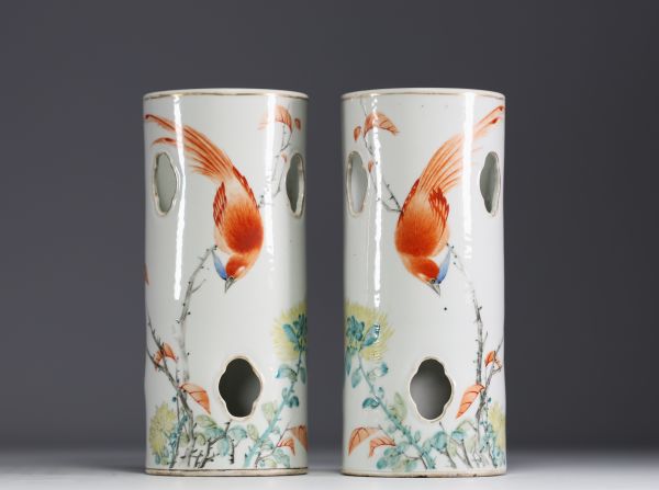 China - Pair of hat-holders decorated with a bird and a poem.