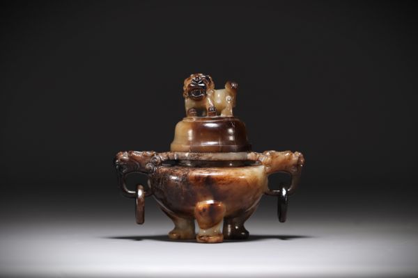 China - Tripod incense burner in brown jade, decorated with Fô dog and dragon head.