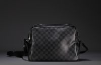 Louis VUITTON - Daytona Reporter shoulder bag, graphite checkerboard pattern.