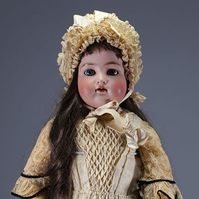 SIMON et HALBIG - Porcelain head doll n° 72, open mouth.