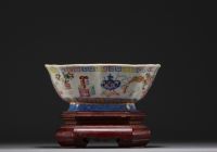 China - Famille rose polychrome porcelain quadrangular bowl, wooden base.