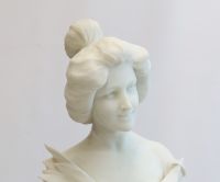 Fiorenzo & Gino PUGI (XIX-XXth) Large Art Nouveau bust of a woman in Carrara marble, signed on the back.