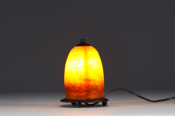 DEGUÉ, David GUERON (1892-1950) Art Nouveau night light in colored clouded glass, hammered metal foot, signed.