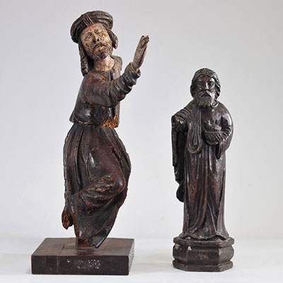 Lots (2) statues religieuses en bois sculpté, Christ polychrome portant sa croix (XVIème ? )