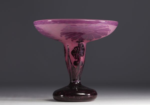 Le Verre Français - Bowl on foot in acid-etched multi-layered glass decorated with dahlias, signed.