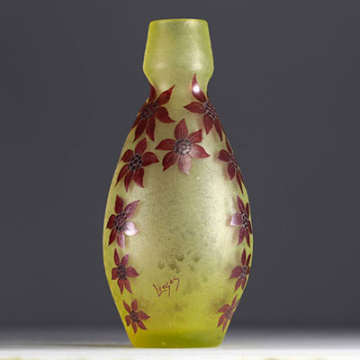 François-Théodore LEGRAS (1839-1916) Vase en verre givré dégagé à l'acide à décor floral peint, signé.