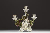 Johann Joachim KÄNDLER (1706-1775) Meissen - Rare paire de candélabres figuratifs en porcelaine polychrome, marque aux épées sous glaçure, XVIIIème.