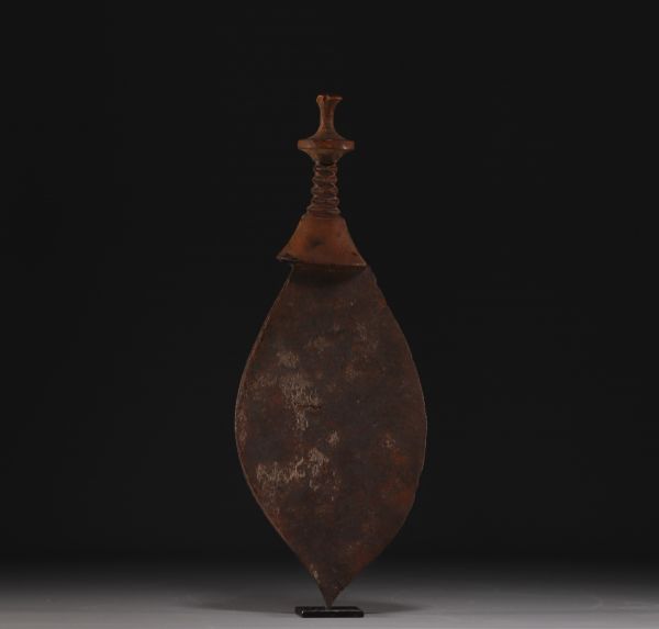 Congo - Couteau de prestige, manche en bois sculpté.