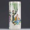 Chine - Vase rouleau Qianjiang cai en porcelaine polychrome à décor de dignitaires.