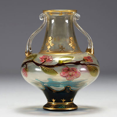 Vase d'époque Art Nouveau en verre à applications au décor de fleurs rehaussées à l'or