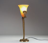 Edgar BRAND (1880-1960) in the style of - Cobra lamp in bronze, tulip in marmorated glass.