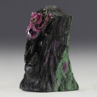 Amalric WALTER (1859 - 1942) and Henri BERGÉ (1870 - 1937) in the style of - ‘Grenouille sur un tronc’ Small sculpture in purplish pink and green pâte de verre, unsigned.