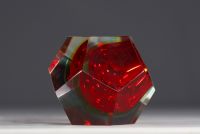 Flavio POLI (1900-1984) pour Luigi Mandruzzato Murano - Vase verre submergé à facettes géométriques, de couleur rouge, vers 1950-60.