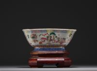 China - Famille rose polychrome porcelain quadrangular bowl, wooden base.