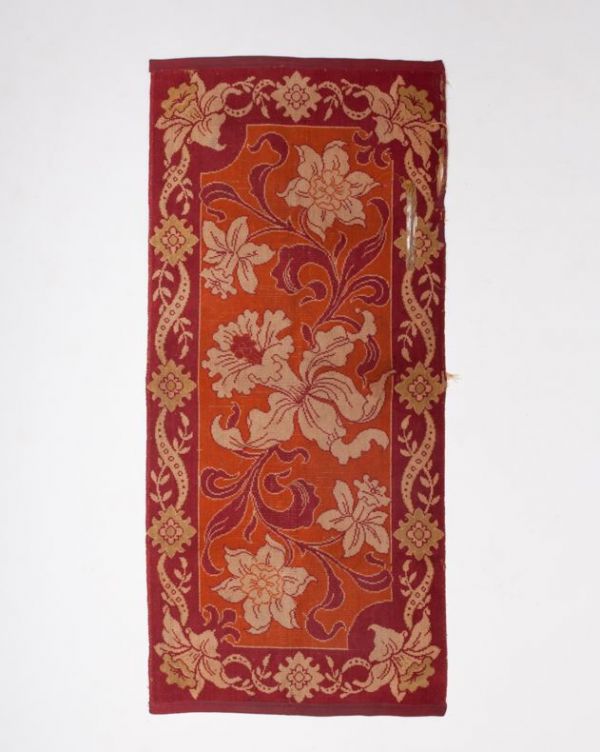 Tapis Art Nouveau en laine, travail belge vers 1900 faisant penser au travail de Georges Lemmen.