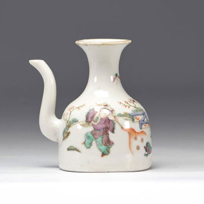 Famille Rose porcelain teapot decorated with figures