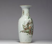 China - Large famille rose porcelain vase decorated with courtesans, Qing period, 19th century.