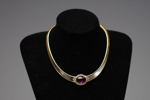 GROSSE Jewellery - Purple stone and baguette-cut rhinestone necklace in gold-plated.