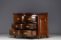 Master's cabinet, curved chest of drawers in walnut, 18th century.