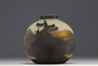 MULLER Frères Lunéville - Acid-etched multi-layered glass vase with woody decoration, signed.