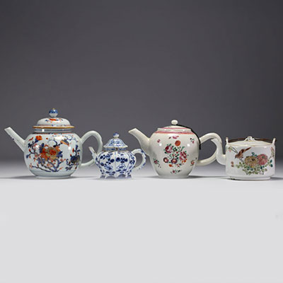 Chine - Ensemble de quatre théières en porcelaine polychrome, XVIIIème.