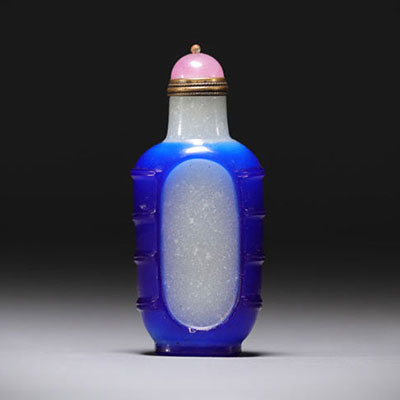 Chine - Tabatière en verre multicouche blanc bleu