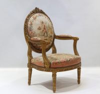 Important ensemble de mobilier de salon en bois sculpté et doré, tapisserie fine d'Aubusson comprenant un canapé et une suite de quatre fauteuils bergères, XIXème.