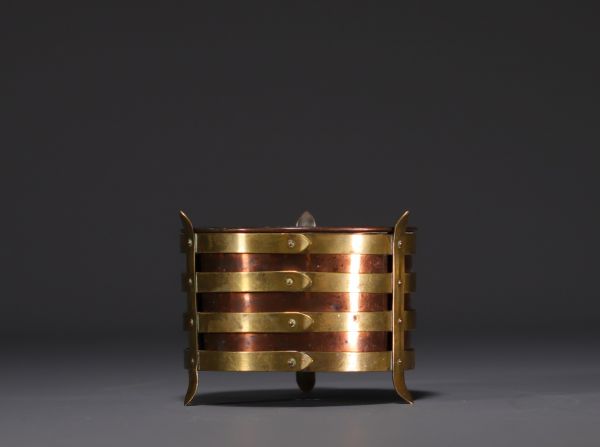 Gustave SERRURIER-BOVY (1858-1910) in the style of small copper and brass jardinière.